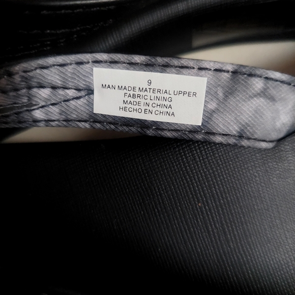 Flojos  Black Sandals Thong Slip On Flip Flops Cushion Size 9 Lightweight - Picture 8 of 9